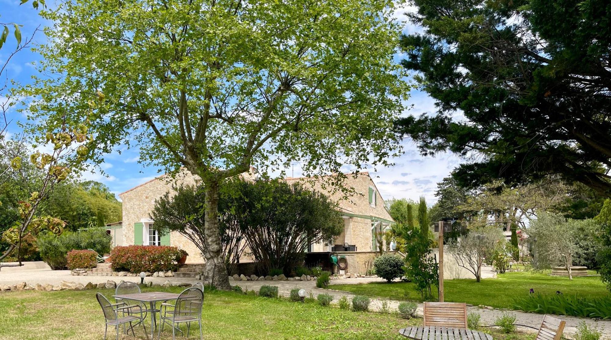 Domaine Au Coeur Des Alpilles Bed & Breakfast Maussane-les-Alpilles Exterior photo